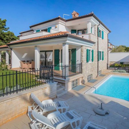 Holiday Home Villa Beach Front By Interhome Савудрия Екстериор снимка