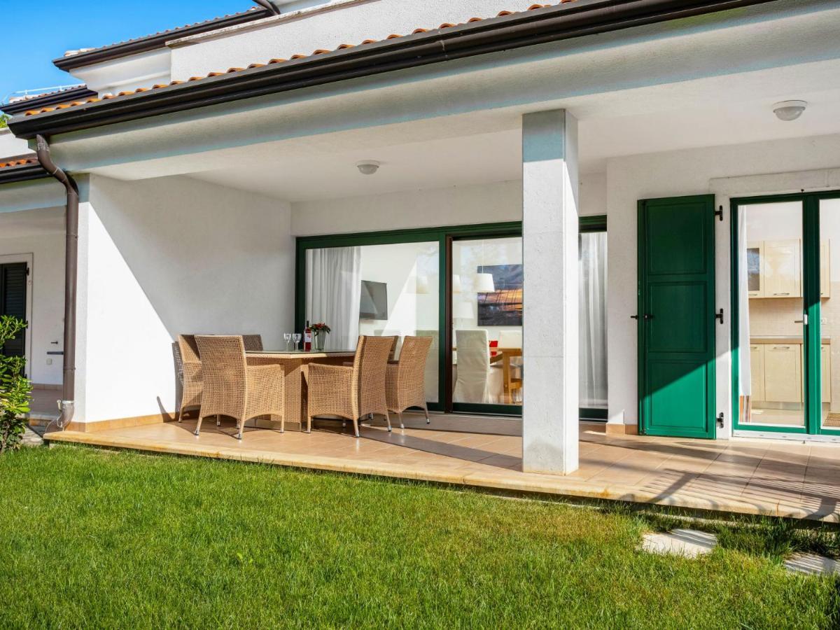 Holiday Home Villa Beach Front By Interhome Савудрия Екстериор снимка