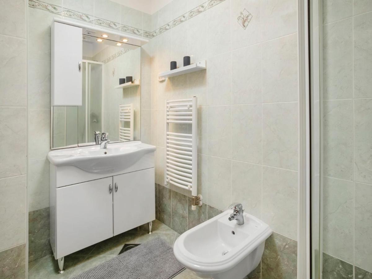 Holiday Home Villa Beach Front By Interhome Савудрия Екстериор снимка
