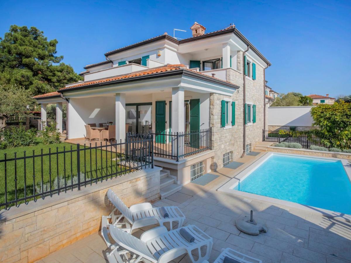 Holiday Home Villa Beach Front By Interhome Савудрия Екстериор снимка