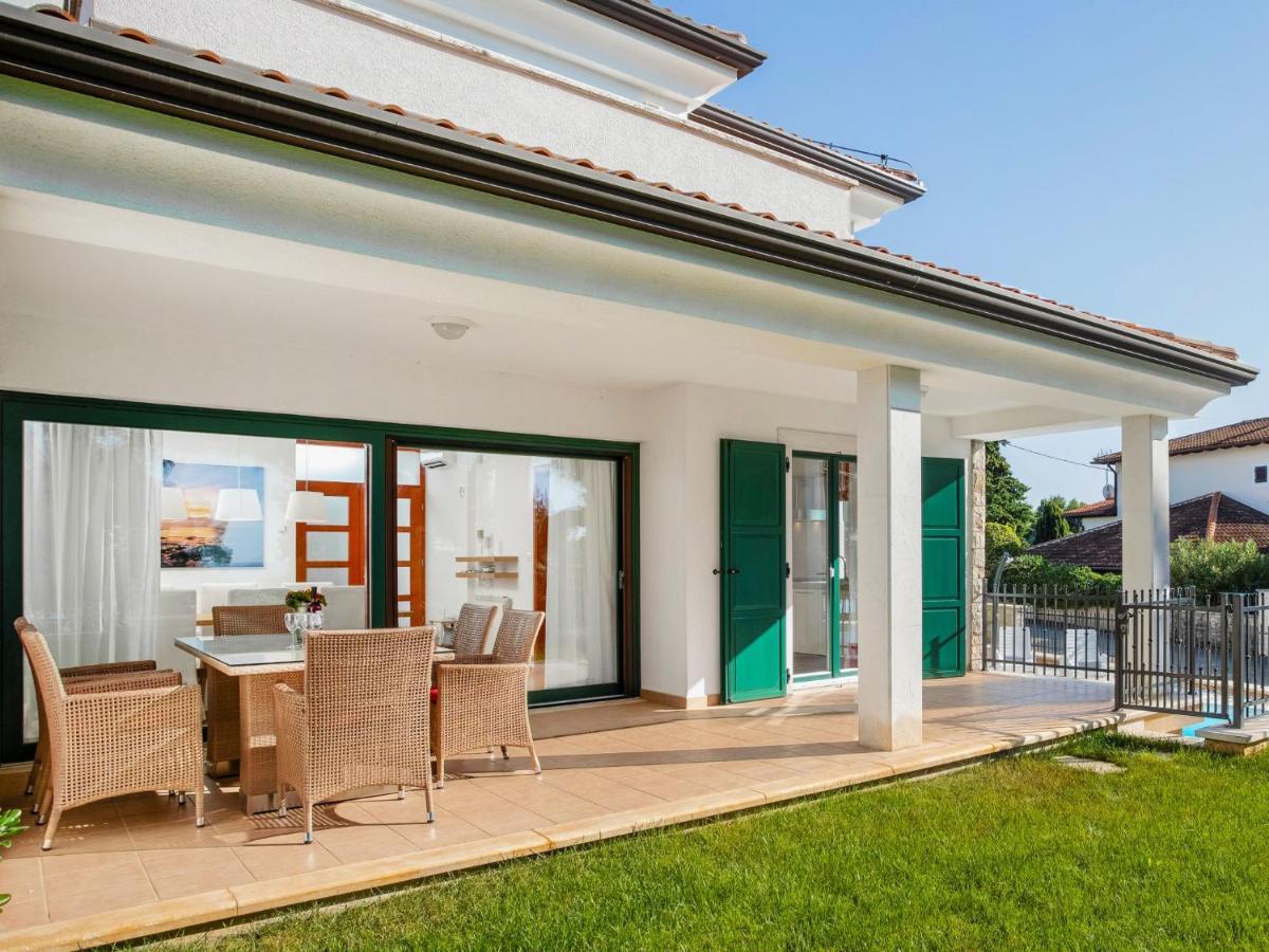 Holiday Home Villa Beach Front By Interhome Савудрия Екстериор снимка