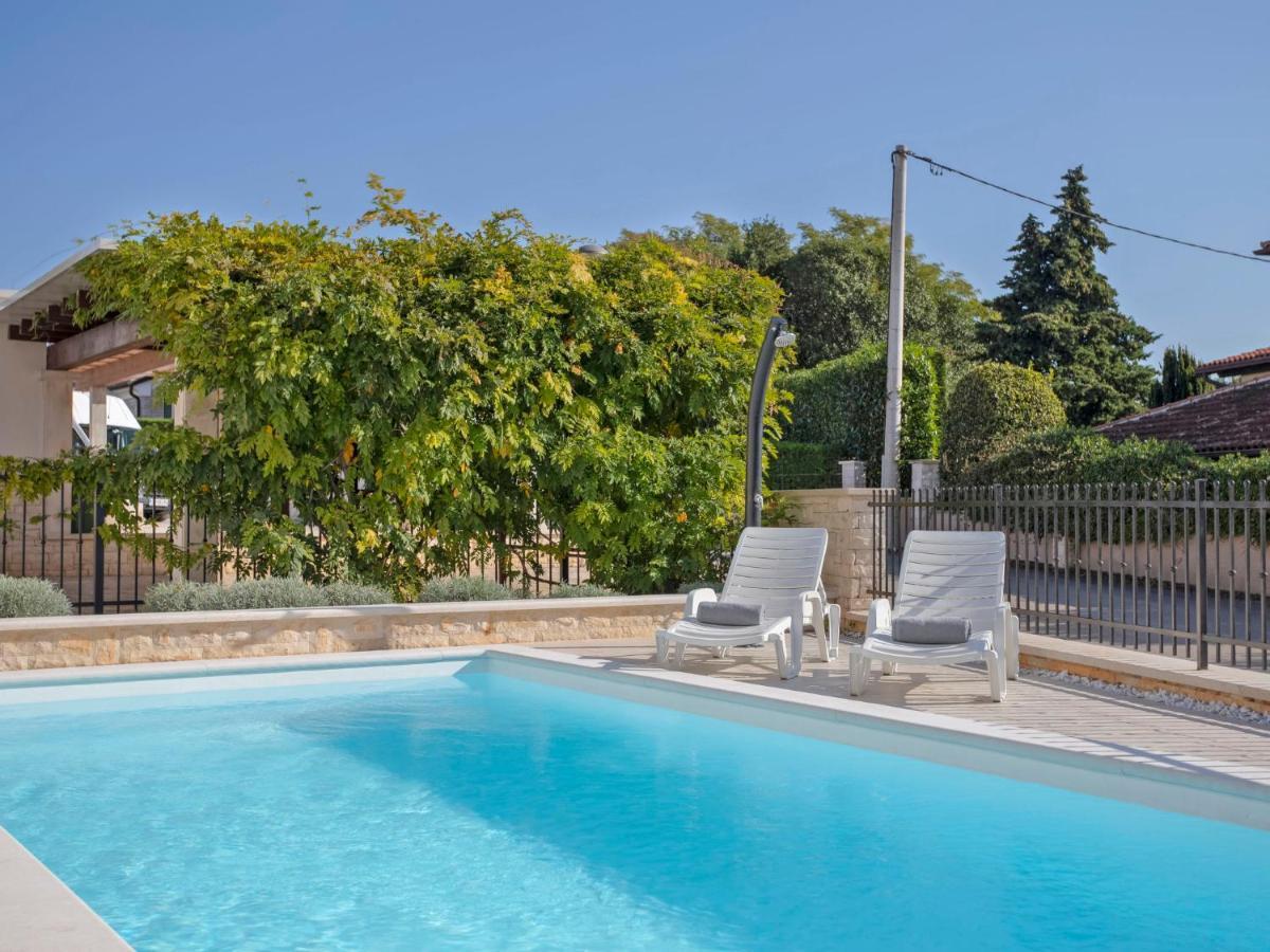 Holiday Home Villa Beach Front By Interhome Савудрия Екстериор снимка