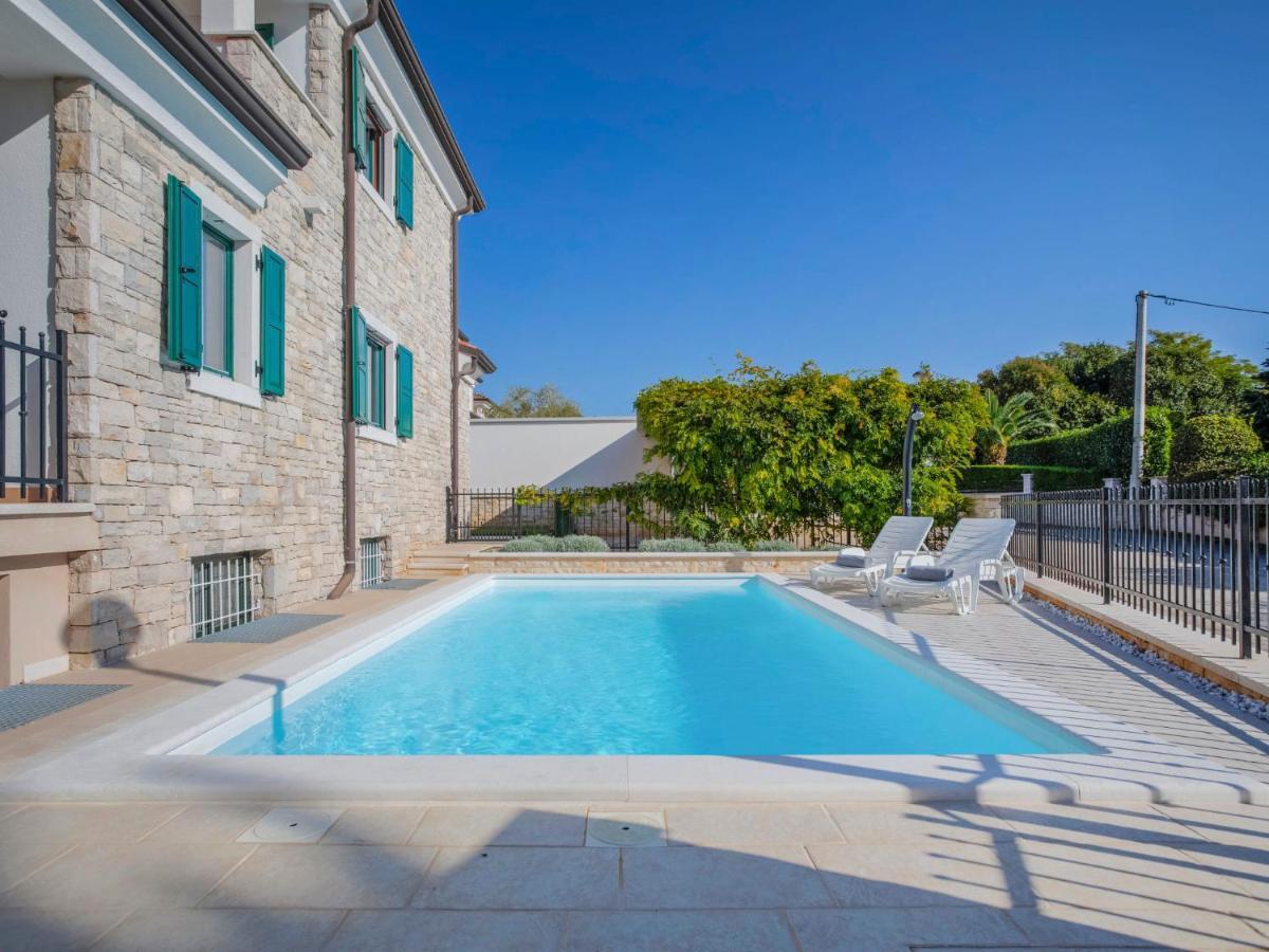 Holiday Home Villa Beach Front By Interhome Савудрия Екстериор снимка